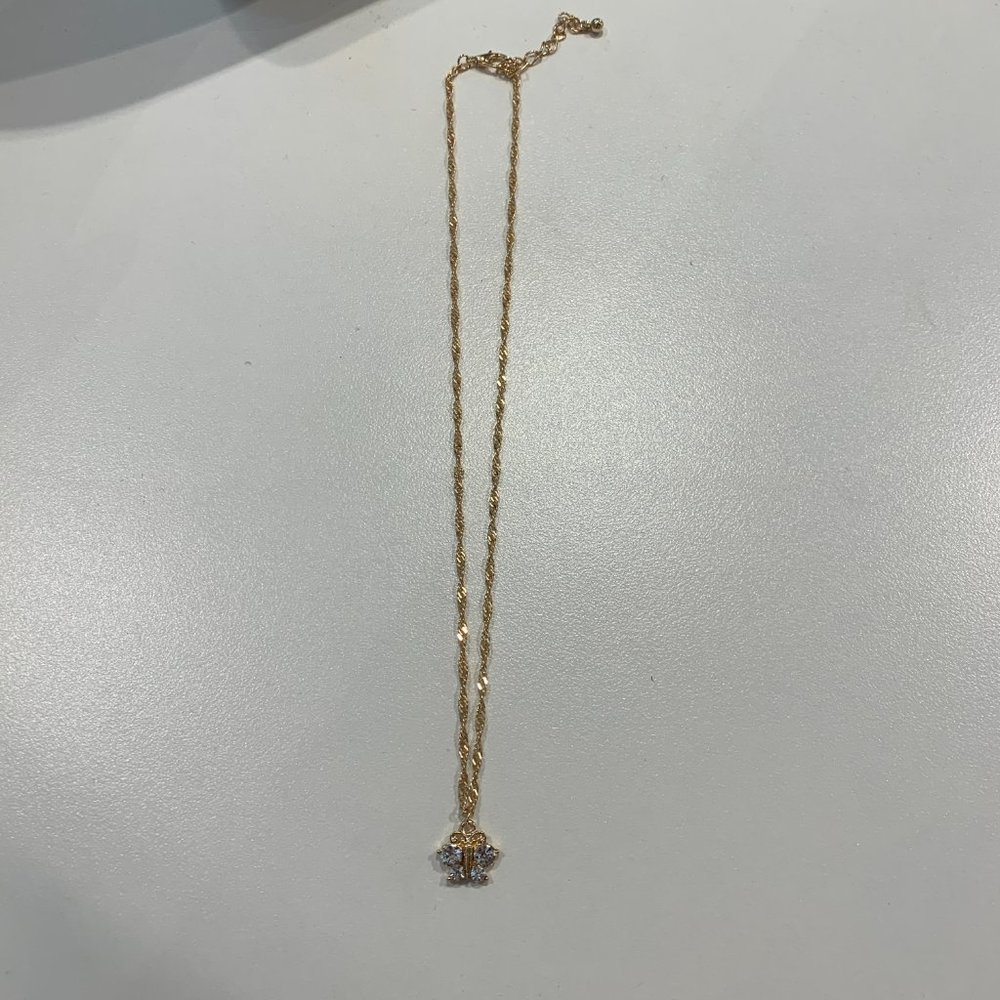 ❌SOLD OUT❌ JENNY DAINTY BUTTERFLY NECKLACE - Picture 2 of 3